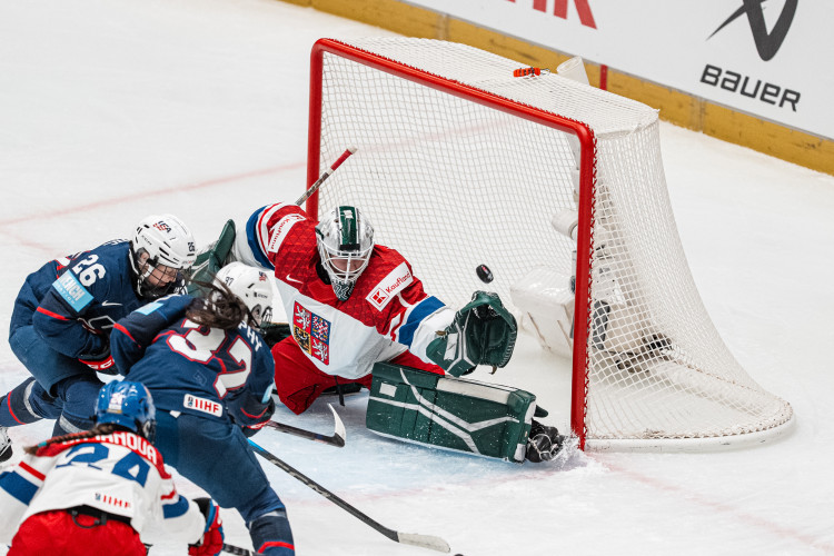 Hokejistky ve druhém utkání na domácím mistrovství podlehly favorizovaným USA