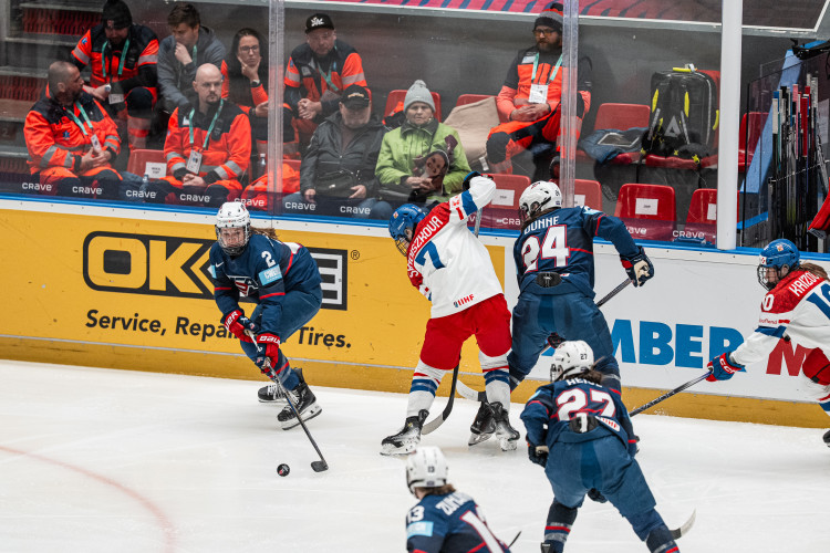 Hokejistky ve druhém utkání na domácím mistrovství podlehly favorizovaným USA