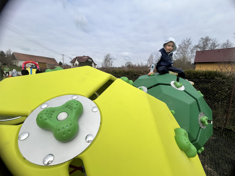 Otevření dětského hřiště v Dolní Cerekvi