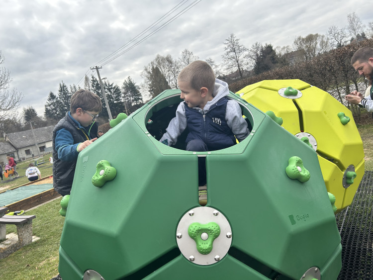 Otevření dětského hřiště v Dolní Cerekvi