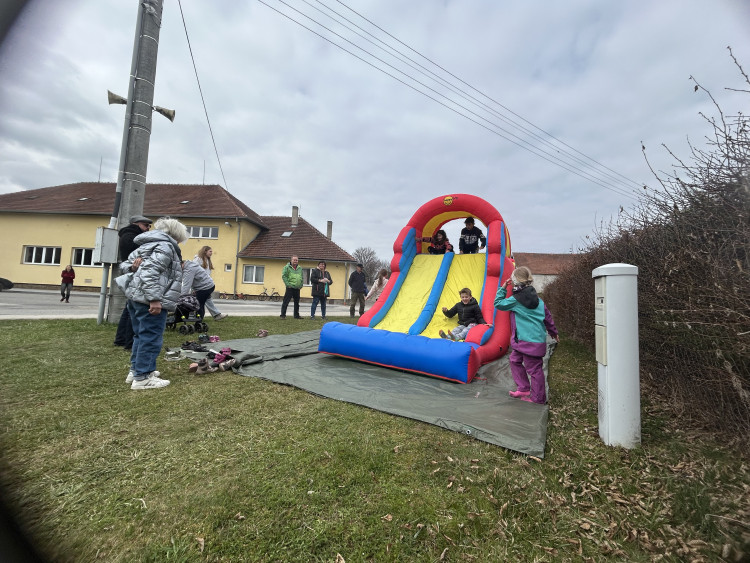Otevření dětského hřiště v Dolní Cerekvi