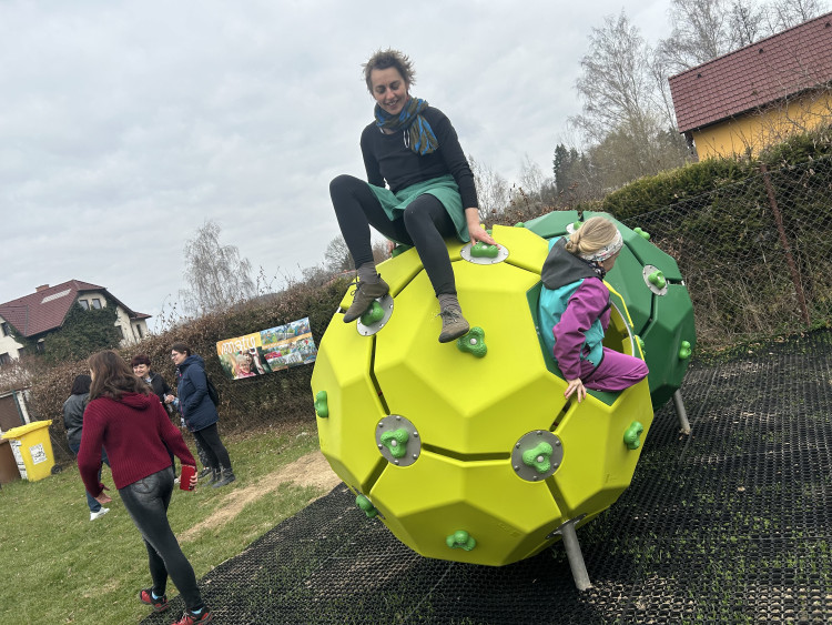 Otevření dětského hřiště v Dolní Cerekvi
