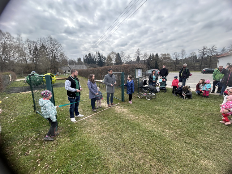 Otevření dětského hřiště v Dolní Cerekvi
