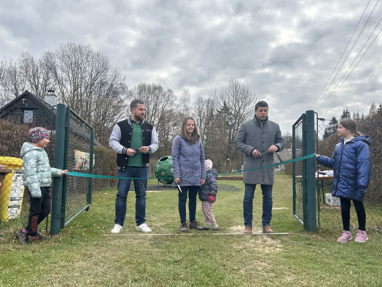 Otevření dětského hřiště v Dolní Cerekvi