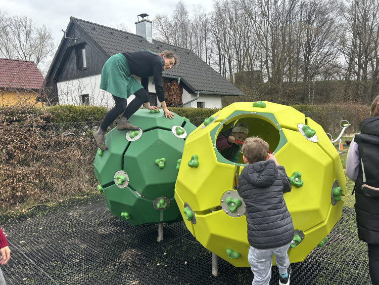 Otevření dětského hřiště v Dolní Cerekvi