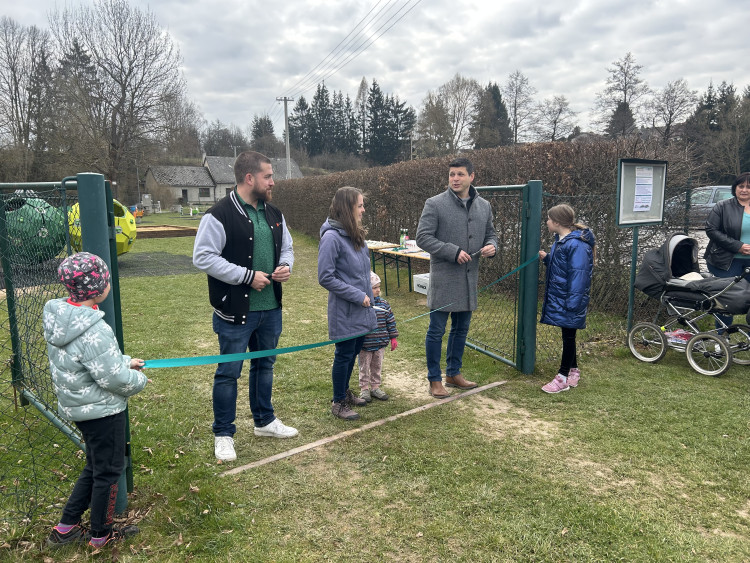 Otevření dětského hřiště v Dolní Cerekvi