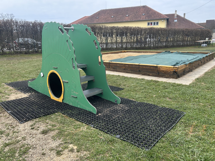 Otevření dětského hřiště v Dolní Cerekvi