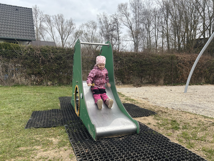 Otevření dětského hřiště v Dolní Cerekvi