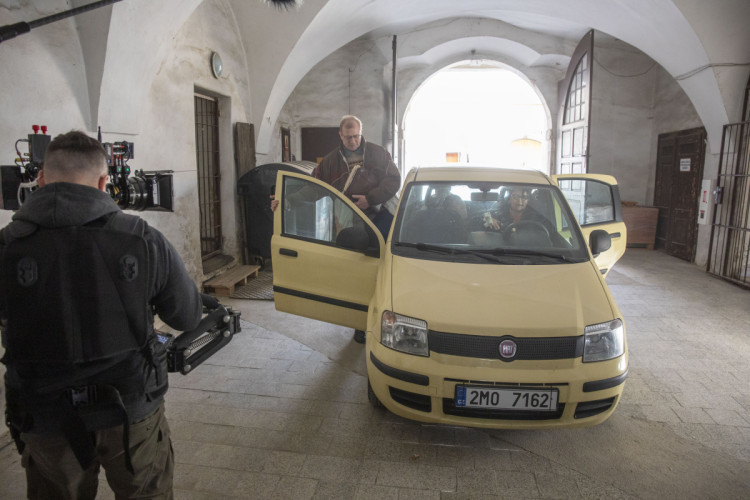 FOTOGALERIE: V centru Olomouce se natáčely kaskadérské scény filmu Když se zhasne