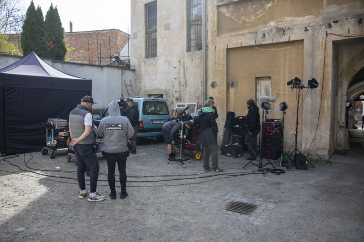 FOTOGALERIE: V centru Olomouce se natáčely kaskadérské scény filmu Když se zhasne