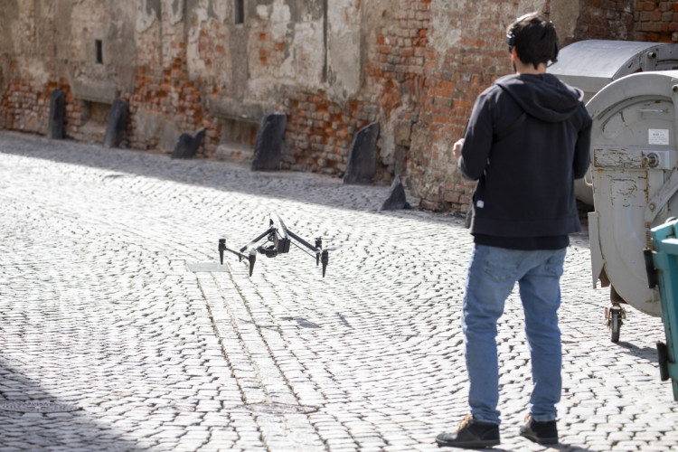 FOTOGALERIE: V centru Olomouce se natáčely kaskadérské scény filmu Když se zhasne