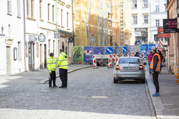 FOTOGALERIE: V centru Olomouce se natáčely kaskadérské scény filmu Když se zhasne