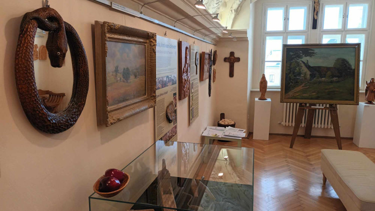 FOTOGALERIE: V přerovském muzeu vystavují studenti tovačovské řezbářské školy