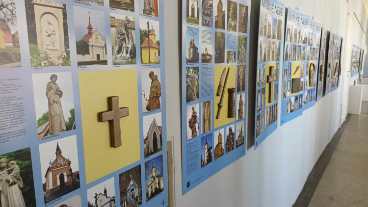 FOTOGALERIE: V přerovském muzeu vystavují studenti tovačovské řezbářské školy