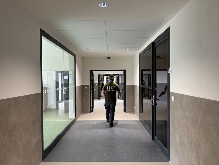 FOTOGALERIE: Jezírko pro vydry, voliéra pro veverky. Podívejte se, jak to vypadá v nové záchranné stanici