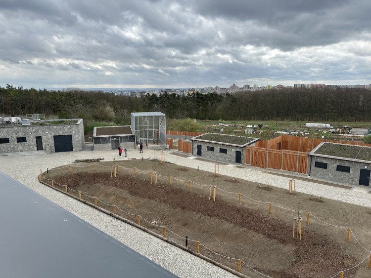 FOTOGALERIE: Jezírko pro vydry, voliéra pro veverky. Podívejte se, jak to vypadá v nové záchranné stanici