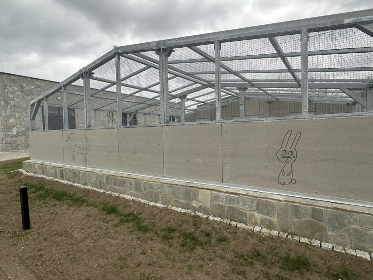 FOTOGALERIE: Jezírko pro vydry, voliéra pro veverky. Podívejte se, jak to vypadá v nové záchranné stanici