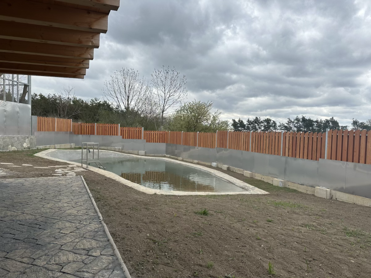 FOTOGALERIE: Jezírko pro vydry, voliéra pro veverky. Podívejte se, jak to vypadá v nové záchranné stanici