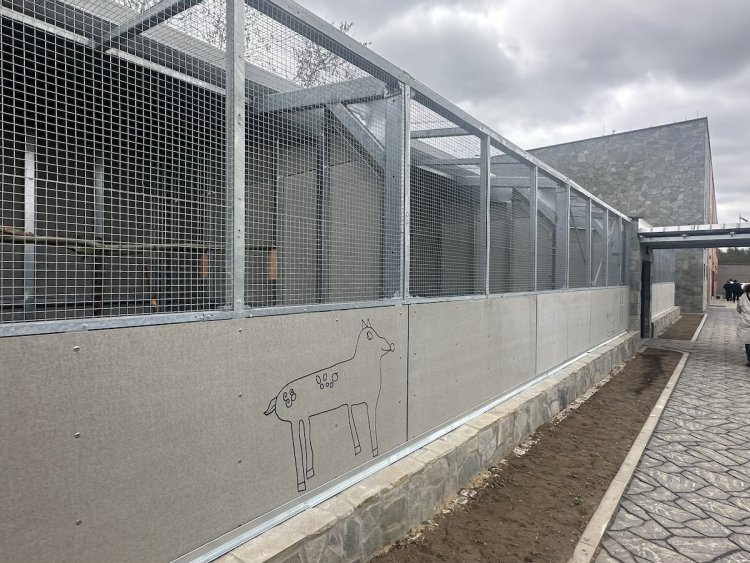 FOTOGALERIE: Jezírko pro vydry, voliéra pro veverky. Podívejte se, jak to vypadá v nové záchranné stanici