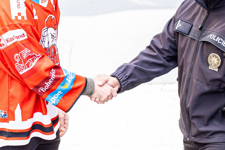 FOTOGALERIE: Na hokejovém stadionu vypukne velká policejní akce