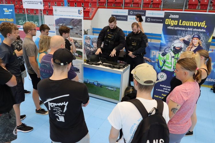 FOTOGALERIE: Na hokejovém stadionu vypukne velká policejní akce