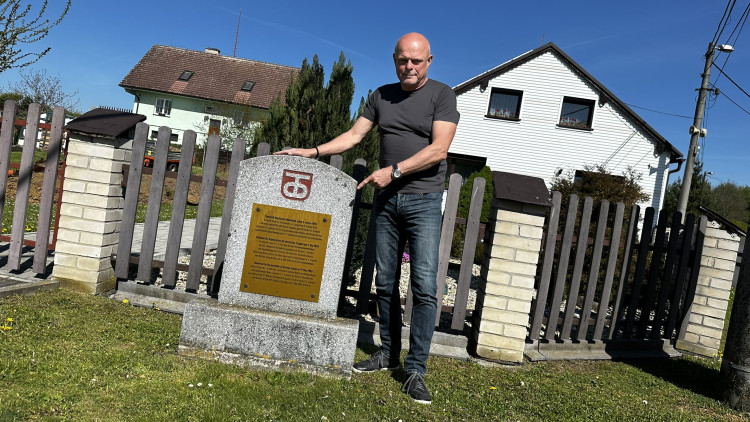 Pomník ve Všerubech připomínající kapitulaci 11. tankové divize