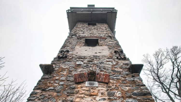 FOTOGALERIE: Adamov na Blanensku. Výhledy z rozhledny, několik jeskyní, historie železářství