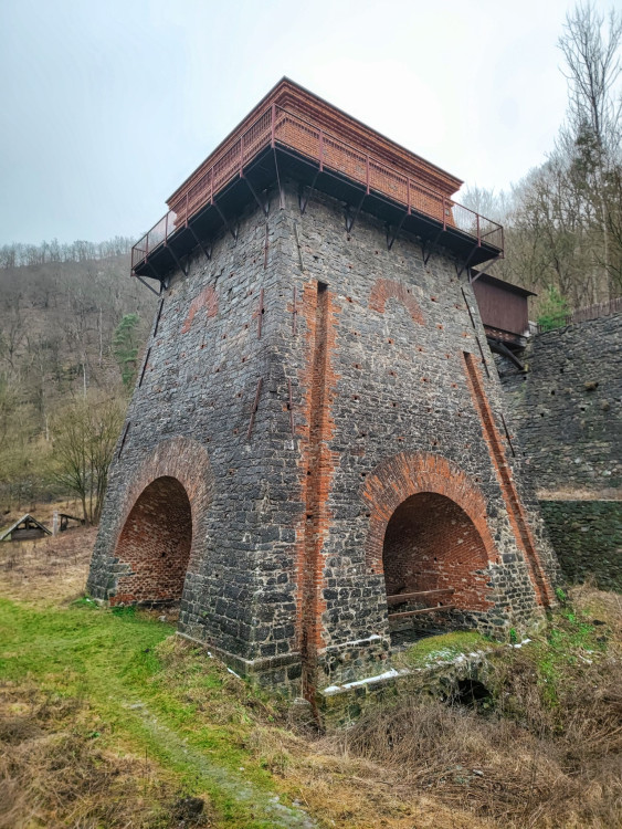 FOTOGALERIE: Adamov na Blanensku. Výhledy z rozhledny, několik jeskyní, historie železářství