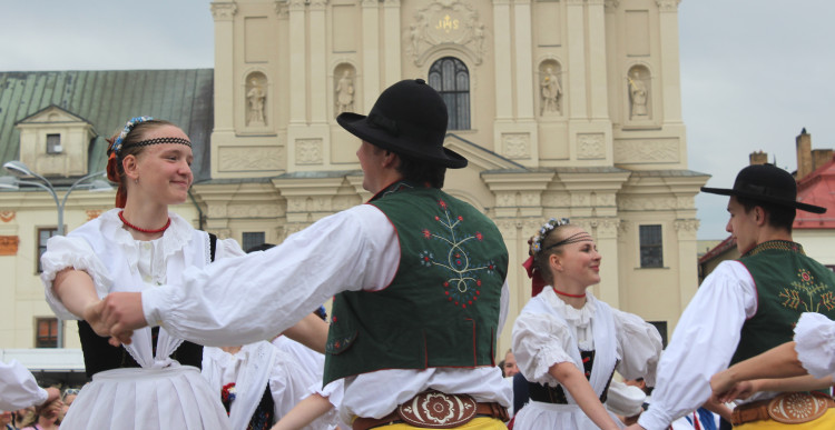 Májové slavnosti a zaplétání máje v Jihlavě