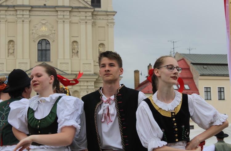 Májové slavnosti a zaplétání máje v Jihlavě