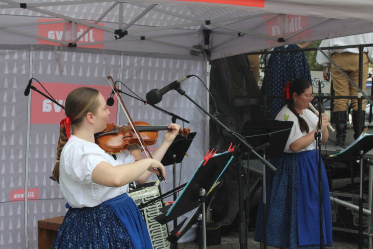 Májové slavnosti a zaplétání máje v Jihlavě