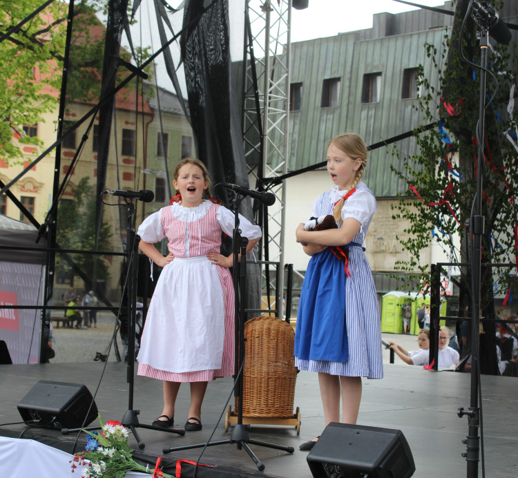 Májové slavnosti a zaplétání máje v Jihlavě