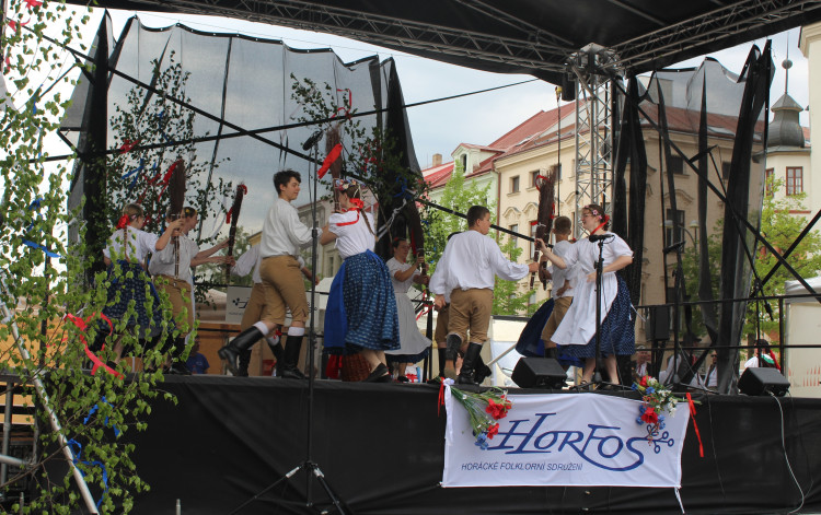 Májové slavnosti a zaplétání máje v Jihlavě