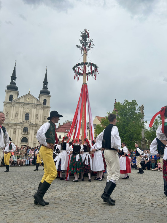 Májové slavnosti a zaplétání máje v Jihlavě