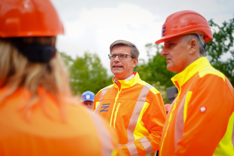 FOTOGALERIE: Trať mezi Bubny a Výstavištěm zprovozní za tři měsíce, nádraží dokončují