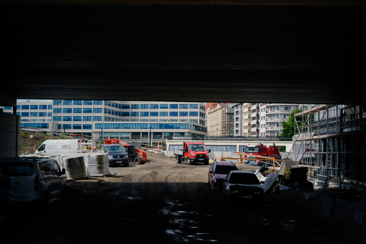 FOTOGALERIE: Trať mezi Bubny a Výstavištěm zprovozní za tři měsíce, nádraží dokončují