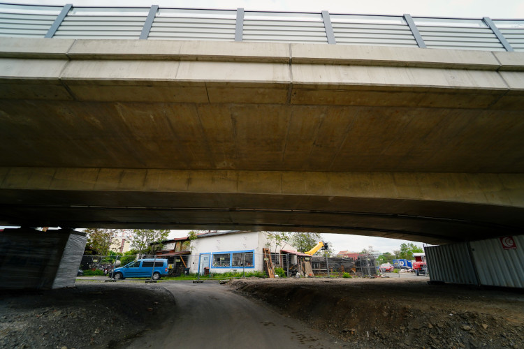 FOTOGALERIE: Trať mezi Bubny a Výstavištěm zprovozní za tři měsíce, nádraží dokončují