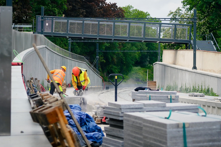 FOTOGALERIE: Trať mezi Bubny a Výstavištěm zprovozní za tři měsíce, nádraží dokončují