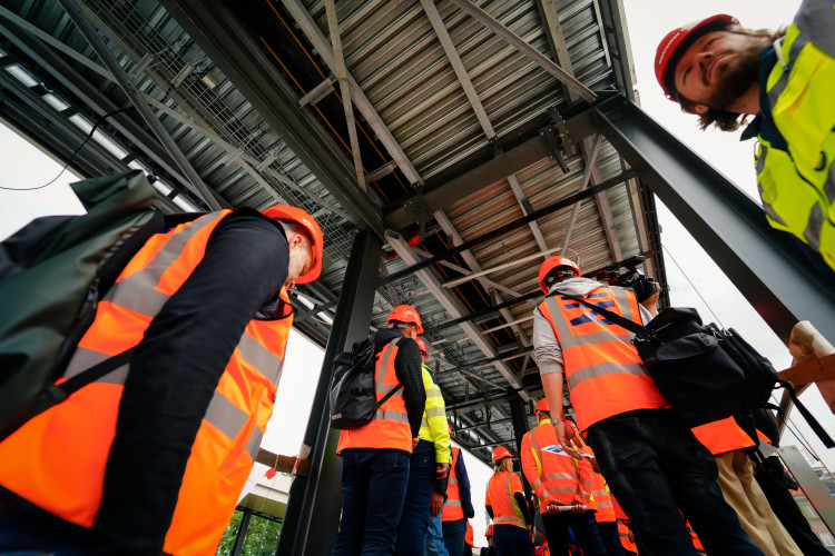 FOTOGALERIE: Trať mezi Bubny a Výstavištěm zprovozní za tři měsíce, nádraží dokončují