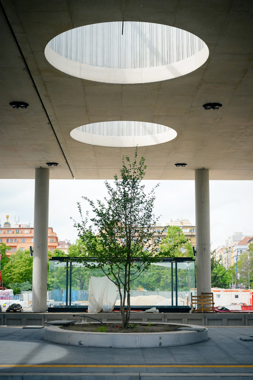 FOTOGALERIE: Trať mezi Bubny a Výstavištěm zprovozní za tři měsíce, nádraží dokončují