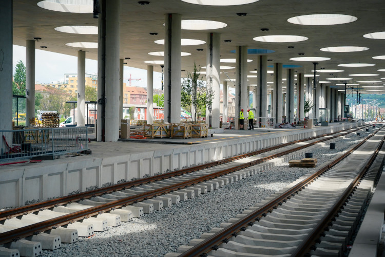 FOTOGALERIE: Trať mezi Bubny a Výstavištěm zprovozní za tři měsíce, nádraží dokončují