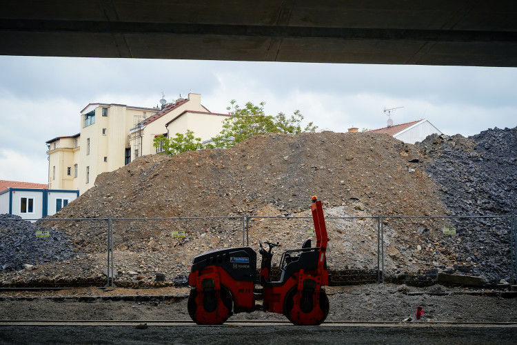 FOTOGALERIE: Trať mezi Bubny a Výstavištěm zprovozní za tři měsíce, nádraží dokončují
