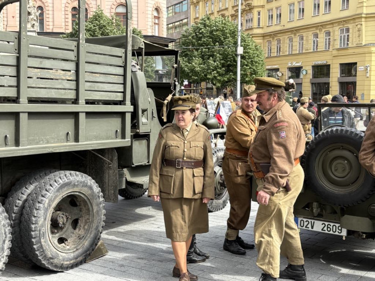 FOTOGALERIE: Brno vzpomíná na konec války. Na náměstí Svobody parkují sovětské tanky