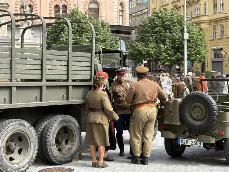 FOTOGALERIE: Brno vzpomíná na konec války. Na náměstí Svobody parkují sovětské tanky