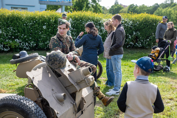 FOTOGALERIE: Historická vozidla a vojenské tábory u Bečvy. Přerov si připomněl výročí konce války