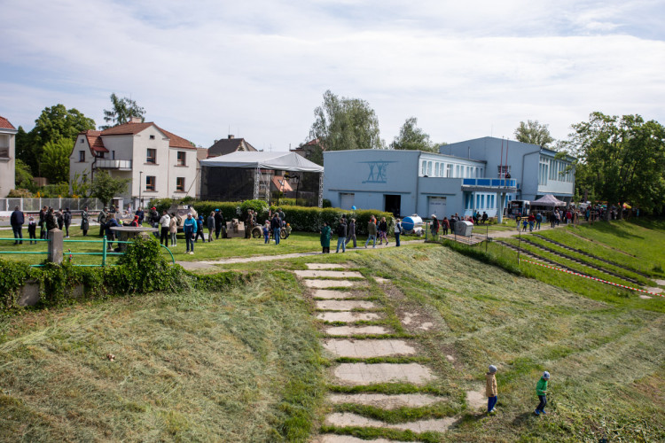 FOTOGALERIE: Historická vozidla a vojenské tábory u Bečvy. Přerov si připomněl výročí konce války