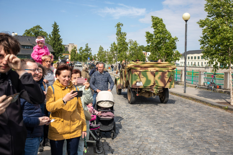 FOTOGALERIE: Historická vozidla a vojenské tábory u Bečvy. Přerov si připomněl výročí konce války