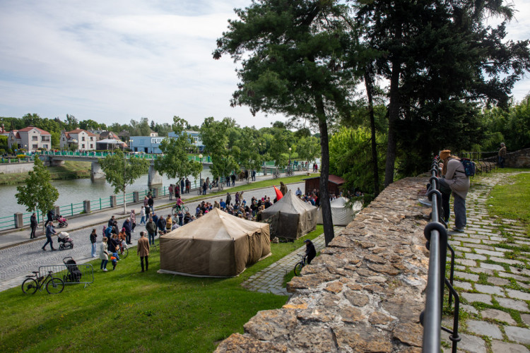 FOTOGALERIE: Historická vozidla a vojenské tábory u Bečvy. Přerov si připomněl výročí konce války