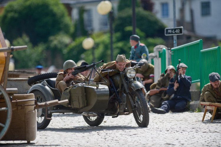 FOTOGALERIE: Historická vozidla a vojenské tábory u Bečvy. Přerov si připomněl výročí konce války