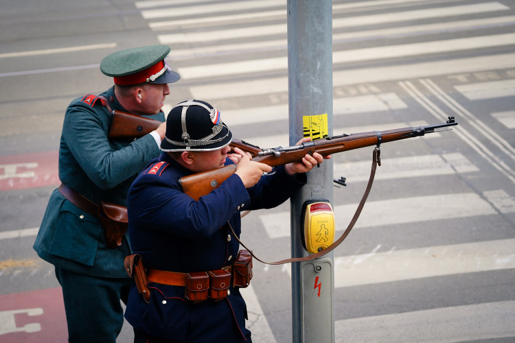 FOTOGALERIE: Tanky i plamenomety. Do ulic Prahy se v rekonstrukci vrátily boje z konce války